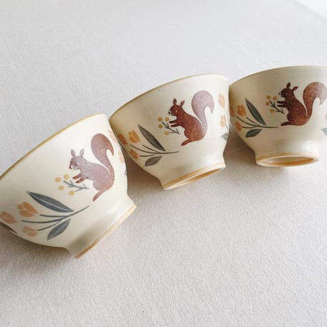 リスとチューリップのお茶碗/Squirrel and tulip bowl