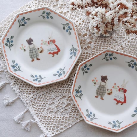 くまとうさぎのお花摘み八角皿/Bear and rabbit flower picking octagonal plate
