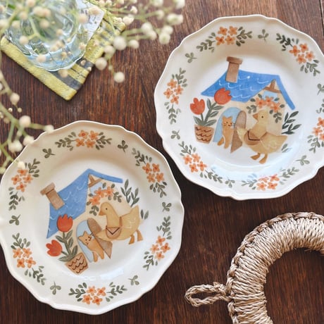 花リム皿“ねこのお家”/Flower Rim Plate "Cat's House"