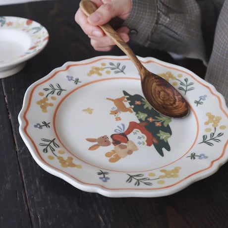 花リムプレート“ウサギとねこのお買い物”/Flower Rim Plate "Rabbit and Cat Shopping"