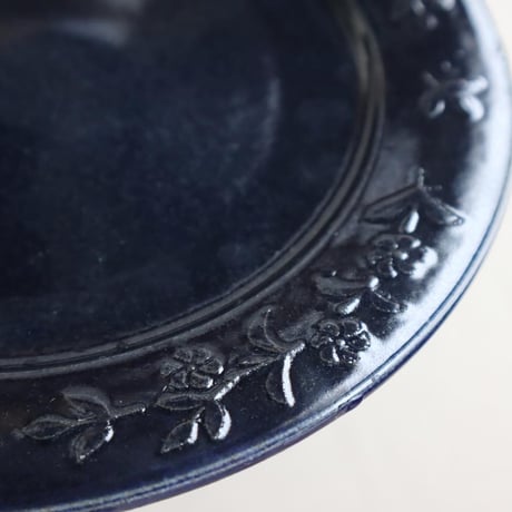 【オオルリ釉】芙蓉の花のリム皿　7寸/Rim plate with rose flower  (m-size)