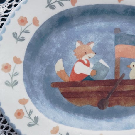 キツネとアヒルの船旅楕円皿/Fox and duck voyage oval plate