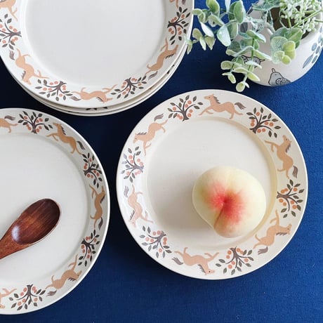馬とリンゴの木のリム皿 7寸 / Horse and apple tree rim plate (m-size)