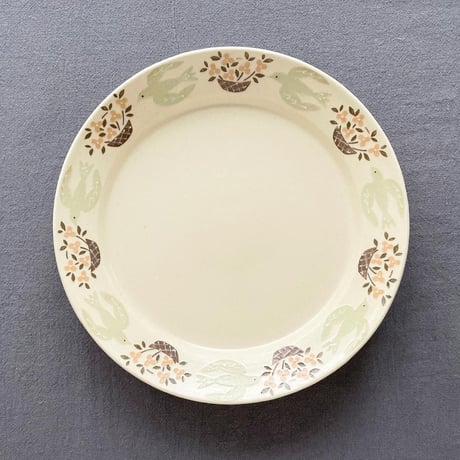 ヒワ色の鳥と花籠のリム皿 7寸 / Carduelinae bird and flower basket rim plate (m-size)