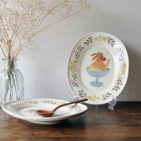 楕円皿“うさぎとアイスクリーム”/Oval plate "Rabbit and Ice Cream"