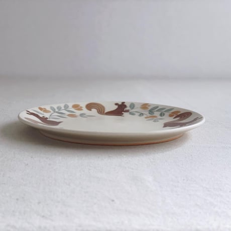 リスとチューリップの平皿　7寸/Plate of squirrels and tulips
