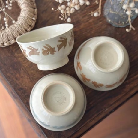 お茶碗“跳ねるうさぎ”
