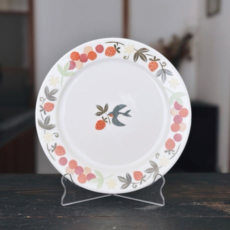 リムプレート“いちごと葡萄とツバメ”/Rim Plate "Strawberries, Grapes, and Swallows"