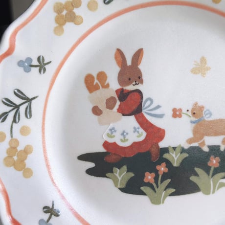 花リムプレート“ウサギとねこのお買い物”/Flower Rim Plate "Rabbit and Cat Shopping"