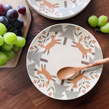キツネと森の平皿　7寸/Fox and forest flat plate(m-size)