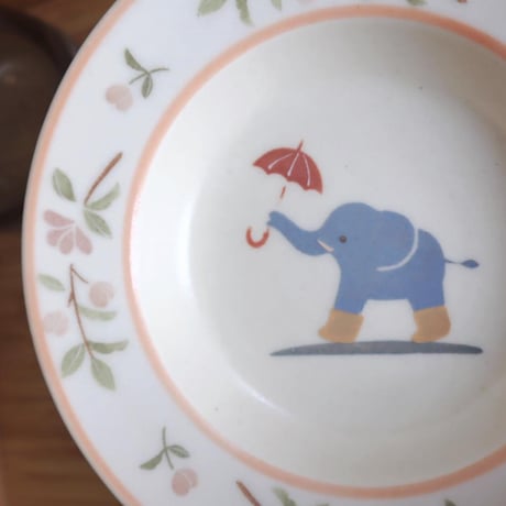 雨上がりのお散歩ゾウ リムボウル/Elephant walking after the rain Rim Bowl