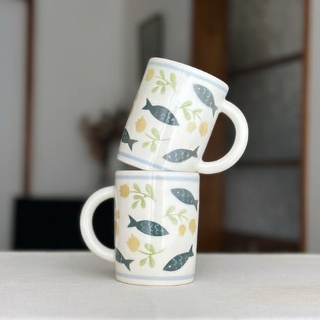 マグカップ“青い魚と黄色いお花”/Mug "Blue fish and yellow flowers"