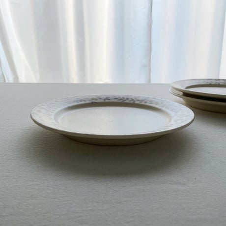 イチゴとブドウのリム皿　7寸/Strawberry and grape rim dish