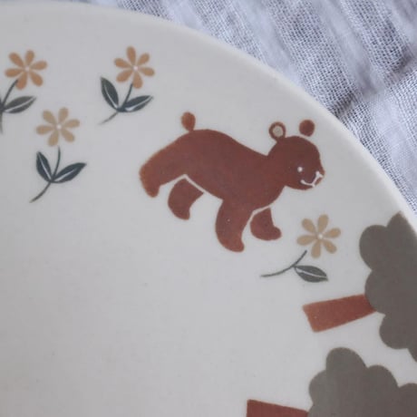 森の動物たちの平皿 7寸/Plate of forest animals