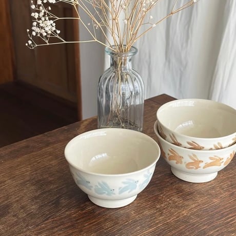 お茶碗“跳ねるうさぎ”