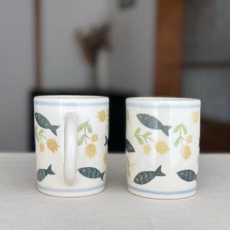 マグカップ“青い魚と黄色いお花”/Mug "Blue fish and yellow flowers"