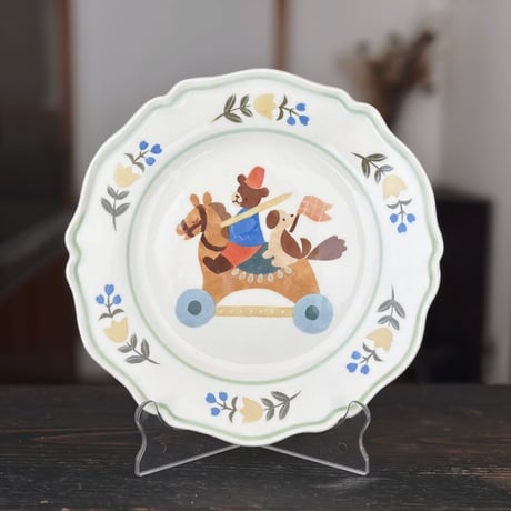 フラワーリムプレート“兵隊くまと木馬”/Flower Rim Plate "Soldier Bear and Rocking Horse"