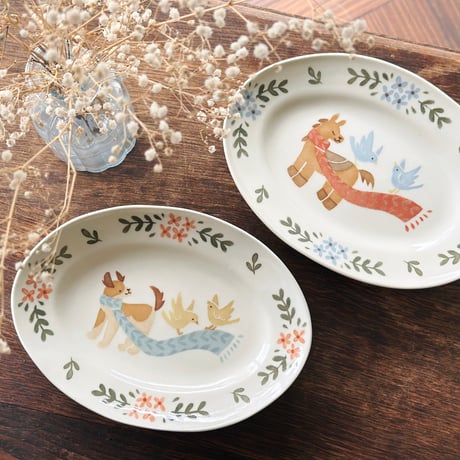 楕円皿“馬と赤いマフラー”/Oval plate "Horse and Red Scarf"