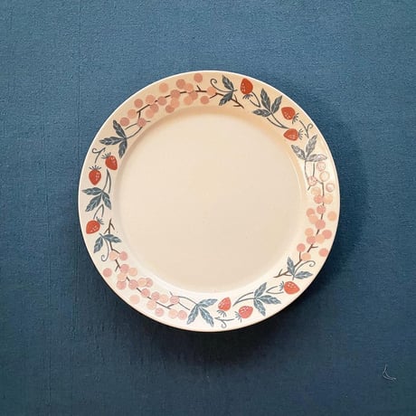 いちごとぶどうのリム皿 8寸 / Strawberry and grape plate (l-size)