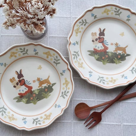 うさぎのお買い物花リム皿/Rabbit shopping flower rim plate