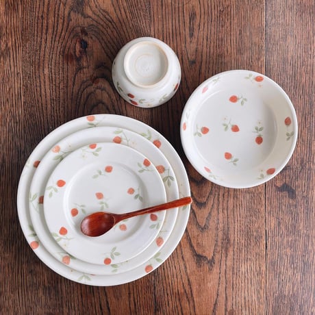 コロコロいちごリム皿/Korokoro Strawberry Rim Plate