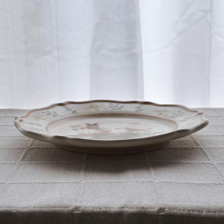うさぎのお買い物花リム皿/Rabbit shopping flower rim plate