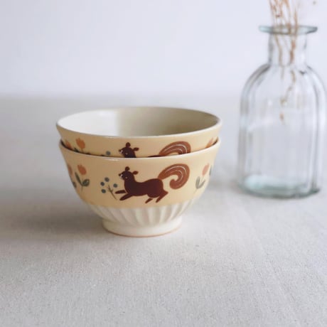 リスとチューリップのお茶碗/Squirrel and tulip bowl