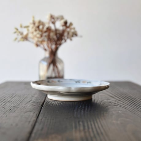 フラワーリムプレート“くまと赤い飛行機”/Flower Rim Plate "Bear and Red Airplane"