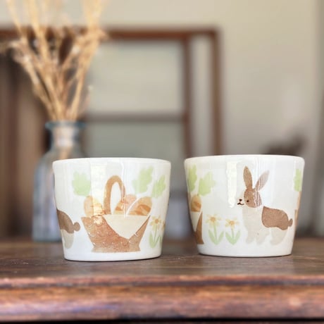 フリーカップ“うさぎとにんじんカゴ/Free cup "Rabbit and carrot basket"