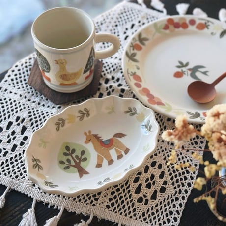 フラワープレート“馬ともみの木”/Flower plate "Horse and Fir Tree"