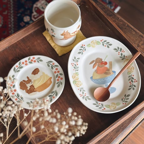 楕円皿“うさぎとアイスクリーム”/Oval plate "Rabbit and Ice Cream"
