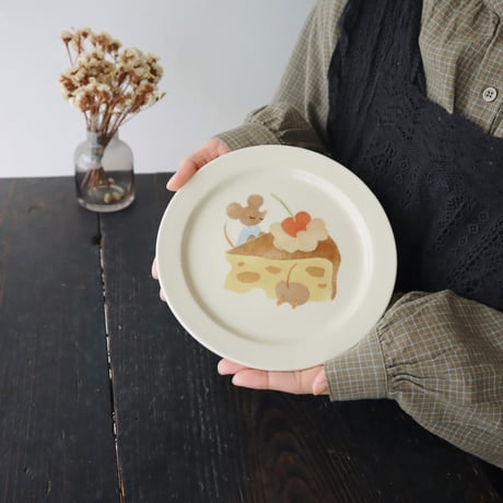 リム皿M”ネズミとチーズケーキ”/Rimmed Plate M "Mouse and Cheesecake"