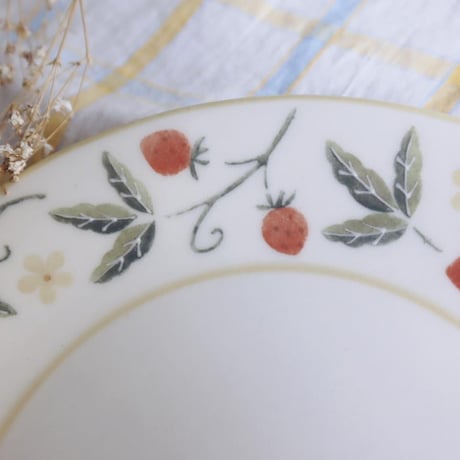 イチゴとお花のパスタ皿7寸/Strawberry and flower pasta dish