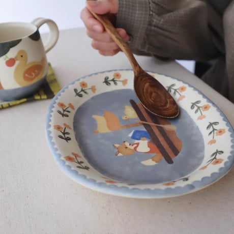 オーバルプレート”ボートを漕ぐキツネ”/Oval Plate "Fox Rowing a Boat"