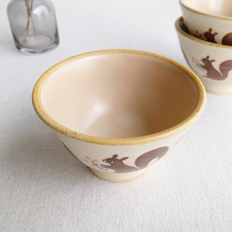 リスとチューリップのお茶碗/Squirrel and tulip bowl