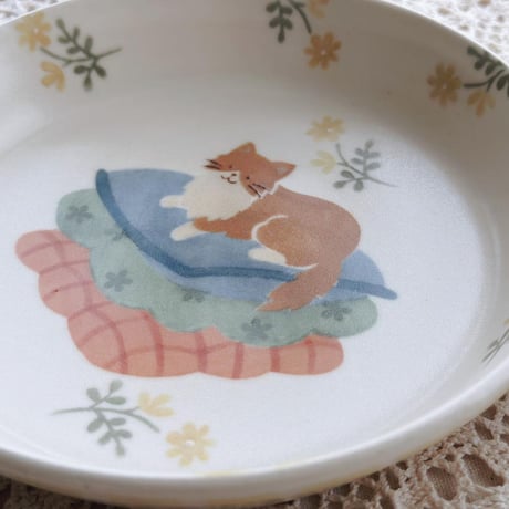 ねこと座布団のプレート　6寸/Cat and cushion plate(m-size)