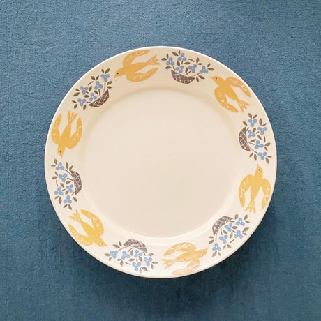 黄色い鳥と花籠のリム皿 7寸 / Yellow bird and flower basket rim plate (m-size)