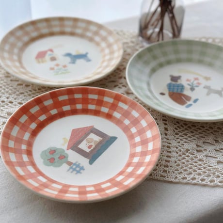 チェック柄のパスタ皿いろいろ/Various plaid pattern pasta plate