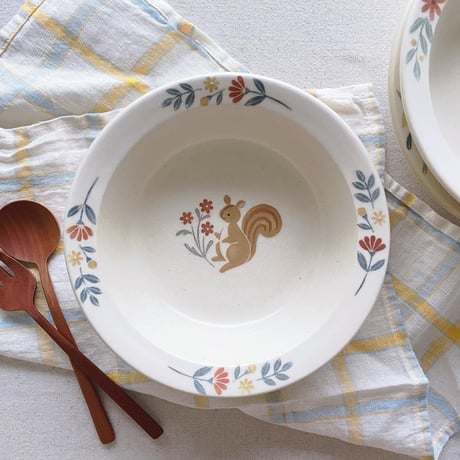 リスとお花の深皿　6寸/Squirrel and flower deep plate