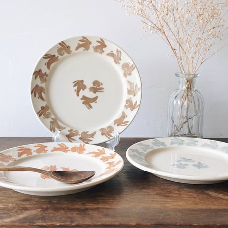 リム皿“跳ねるうさぎ”