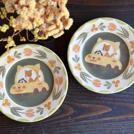 リムプレート”ネコカーに乗るネコ”/Rim plate "Cat riding a cat car"