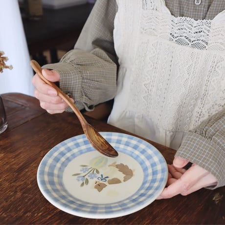 リムプレート“ねこと青い花”/Rim plate "Cat and blue flower"