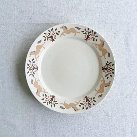 馬とリンゴの木のリム皿 7寸 / Horse and apple tree rim plate (m-size)