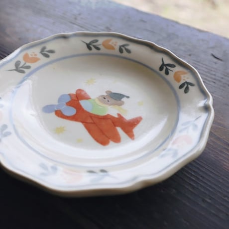 フラワーリムプレート“くまと赤い飛行機”/Flower Rim Plate "Bear and Red Airplane"