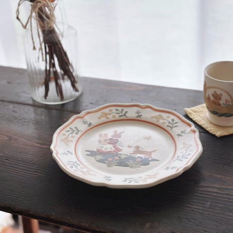 花リムプレート“ウサギとねこのお買い物”/Flower Rim Plate "Rabbit and Cat Shopping"