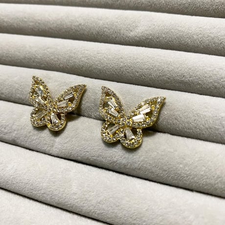 バタフライピアス🦋☑︎ゴールド