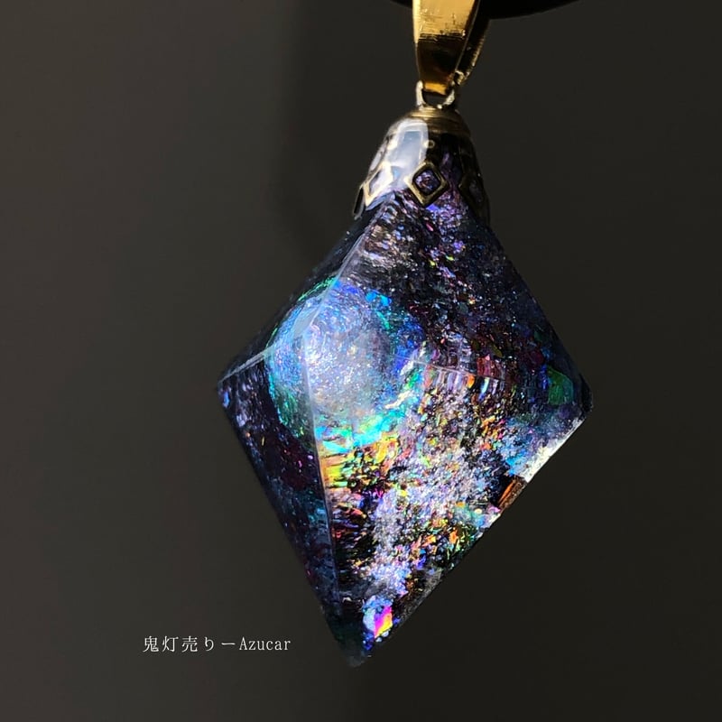 宇宙から見た月　勾玉　オルゴナイト　宇宙レジン　ルナフラッシュ ネックレス 宇宙から見た月 勾玉 オルゴナイト 宇宙レジン ルナフラッシュ