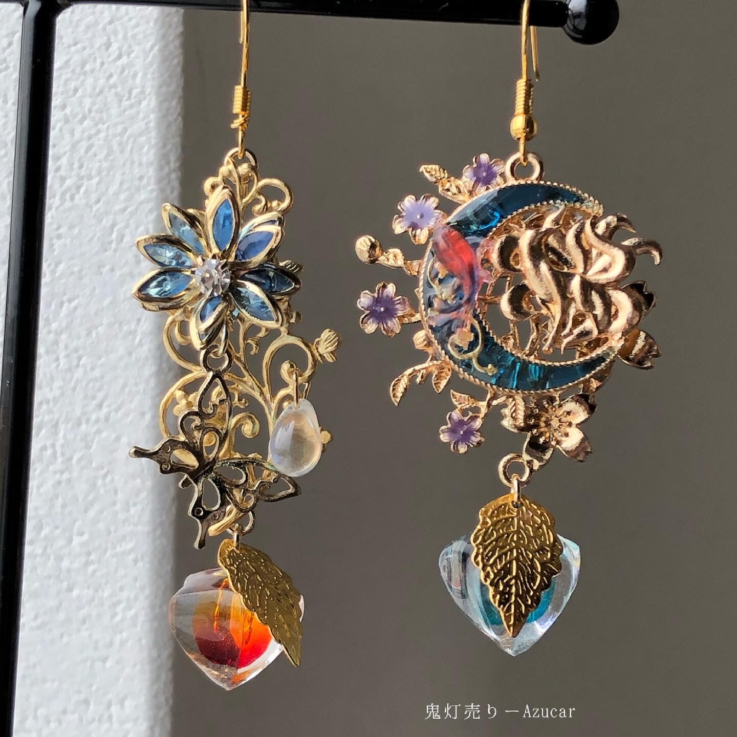 甘雨で育つ鬼灯と蓮。　傘レジン　ほおずき　金魚　唐草　ピアス　イヤリング original