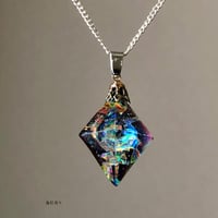 月の涙を集めて。 宇宙レジンの八面体オルゴナイトネックレス