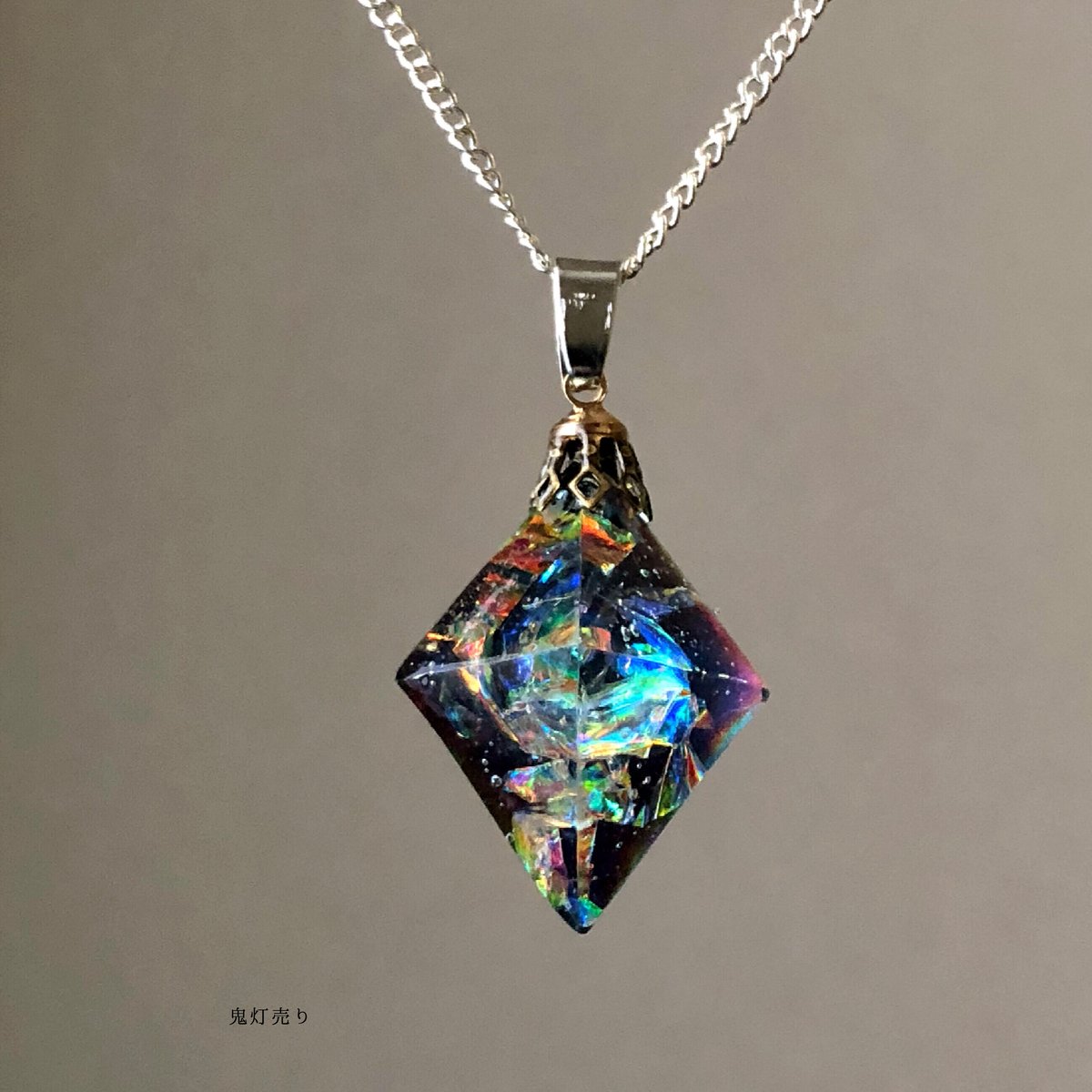 魔法使いから貰ったブラックホール 宇宙レジン 八面体の